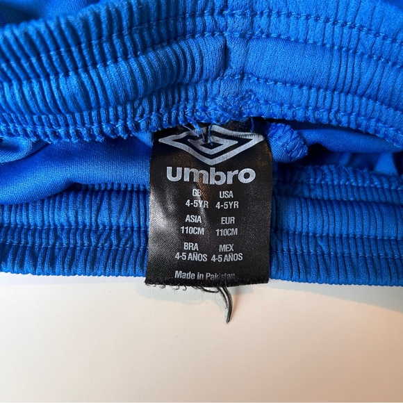 Boys Umbro Soccer Kit Shorts - Picture 3 of 3
